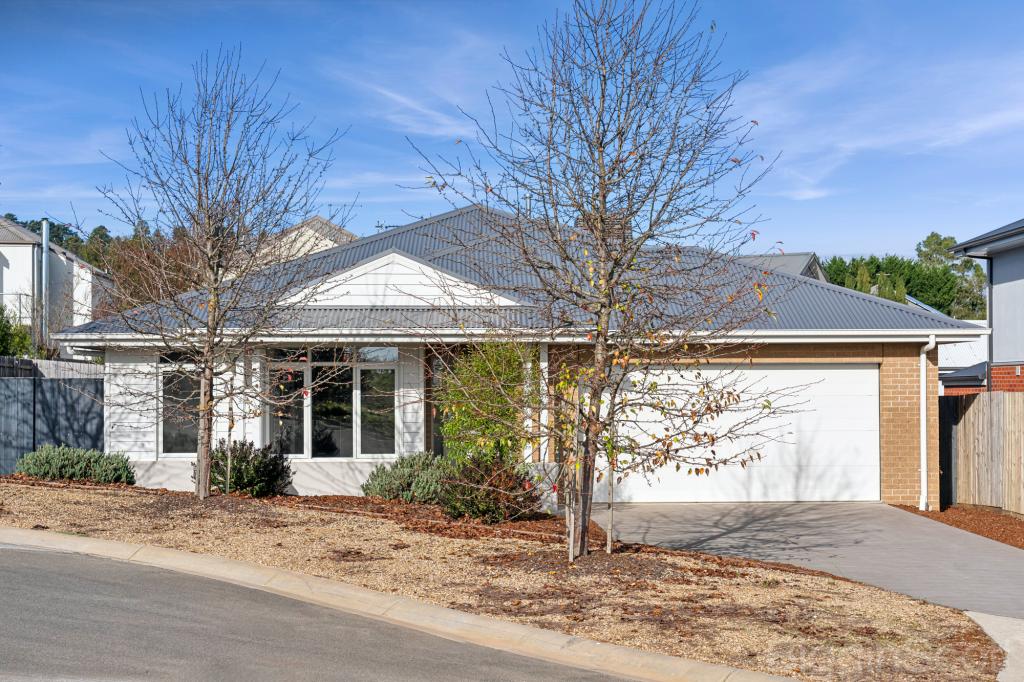 11 VUE CT, DAYLESFORD, VIC 3460