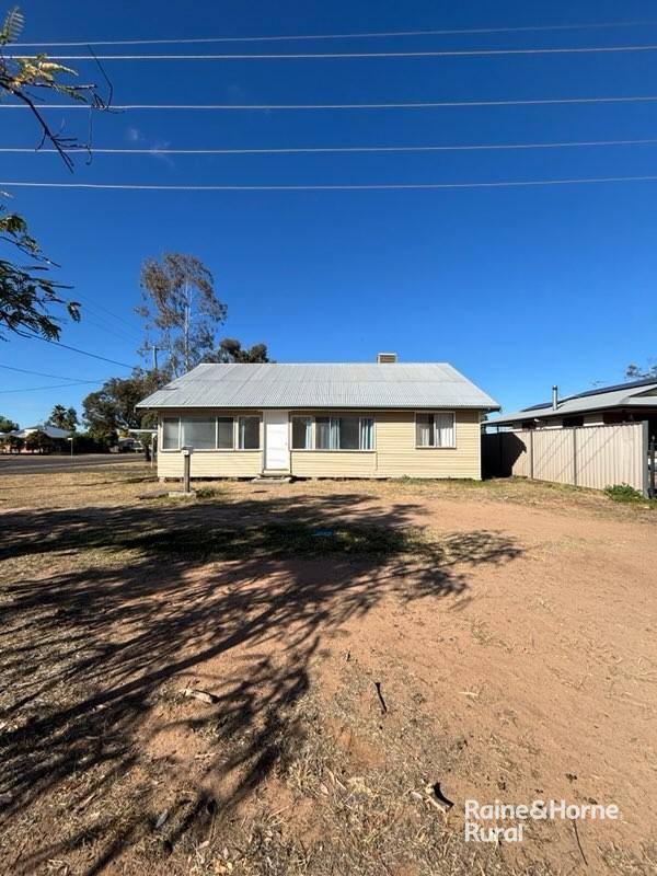 38 Raglan St, Roma, QLD 4455