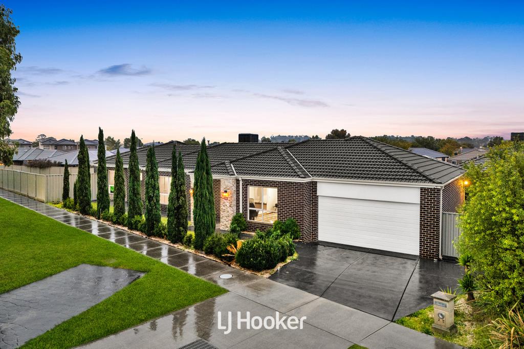 102 Linsell Bvd, Cranbourne East, VIC 3977