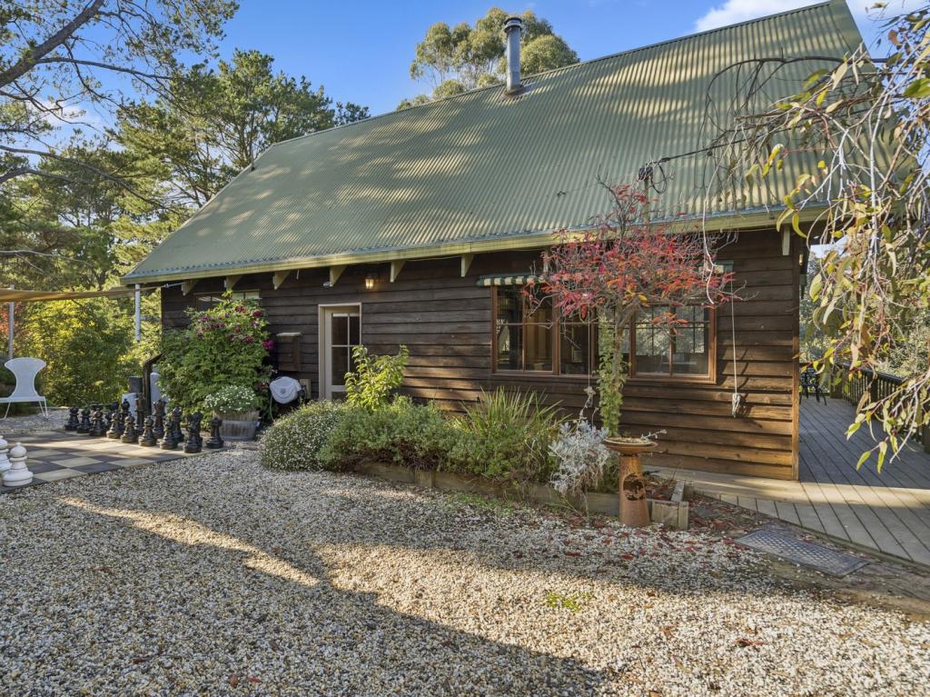 6 MURMURING WAY, GOUGHS BAY, VIC 3723