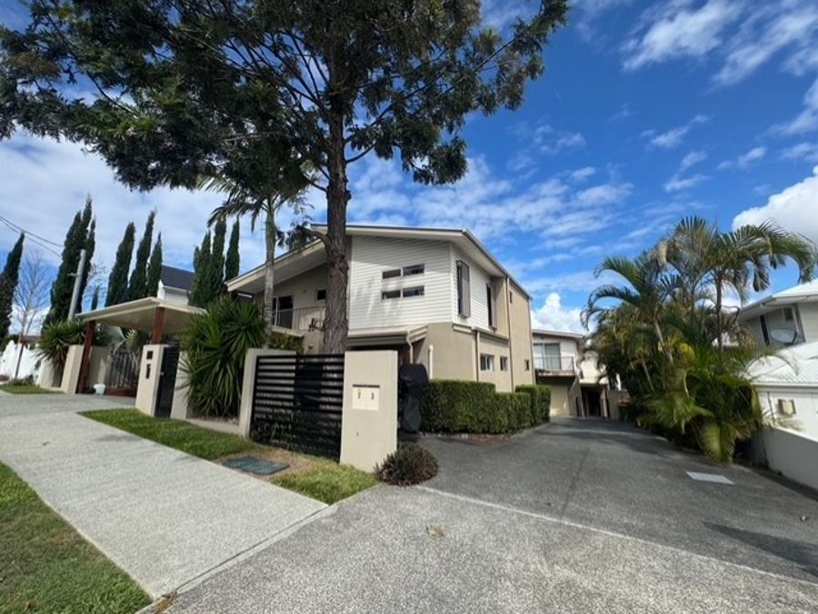 2/18 Fourth Ave, Labrador, QLD 4215