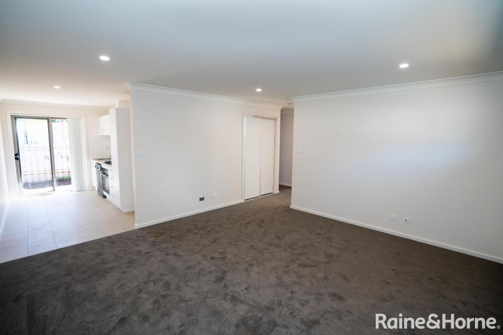 1/4 Edghill Pl, Tolland, NSW 2650