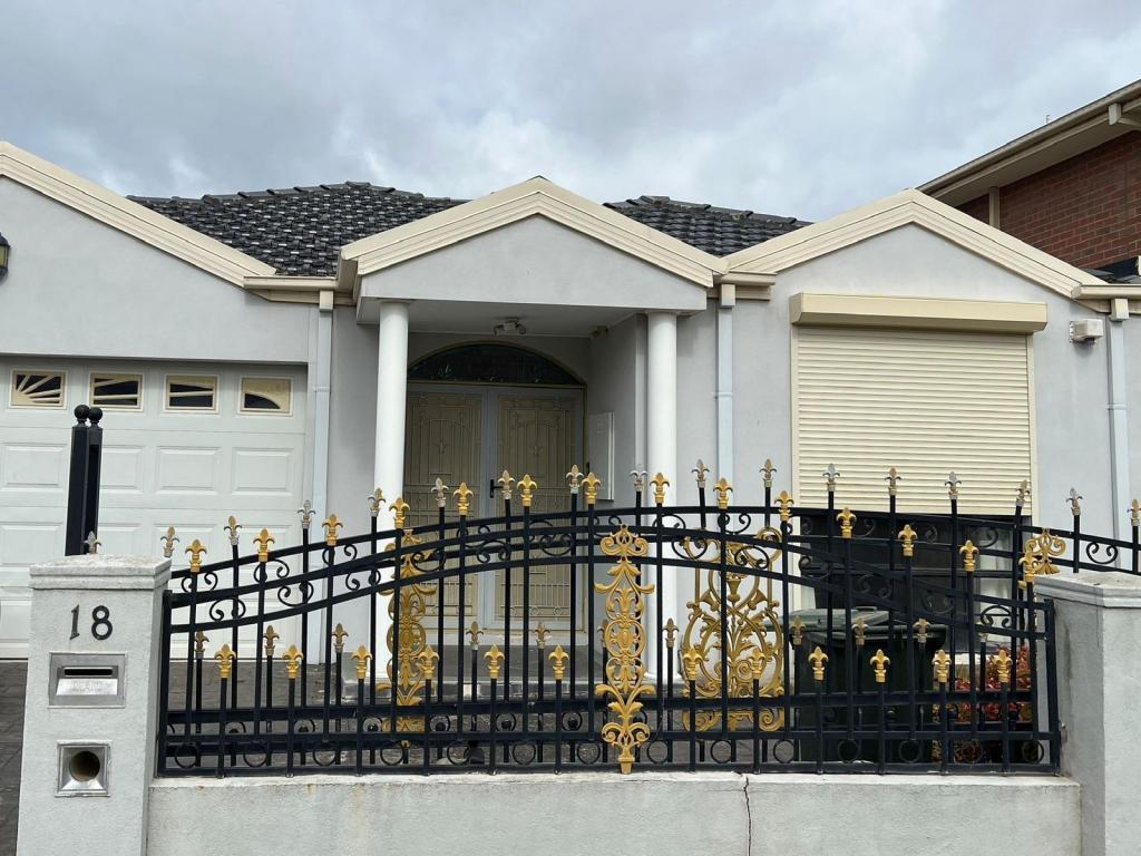 18 Troon Cres, Sunshine North, VIC 3020