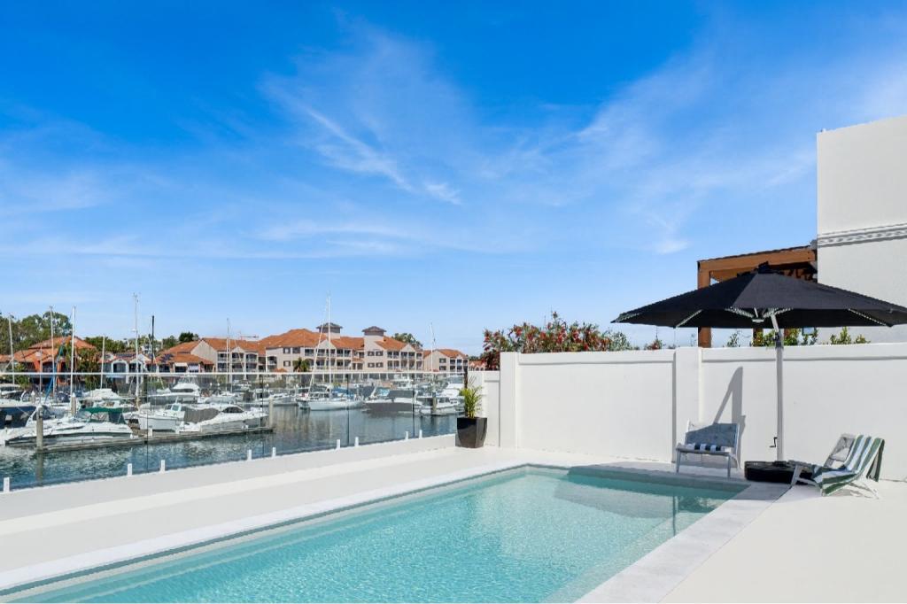 8983 THE POINT CCT, SANCTUARY COVE, QLD 4212