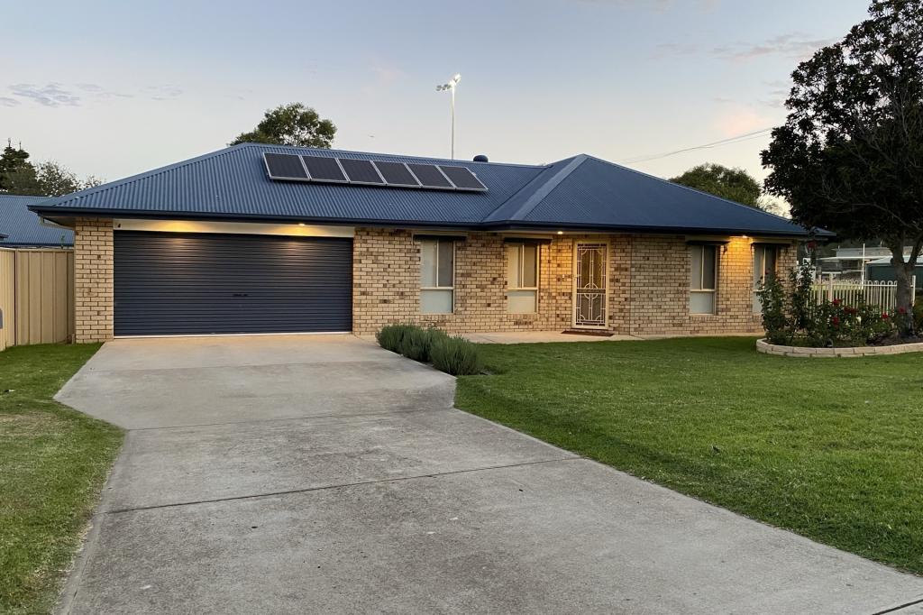 19 Boyd St, Tocumwal, NSW 2714