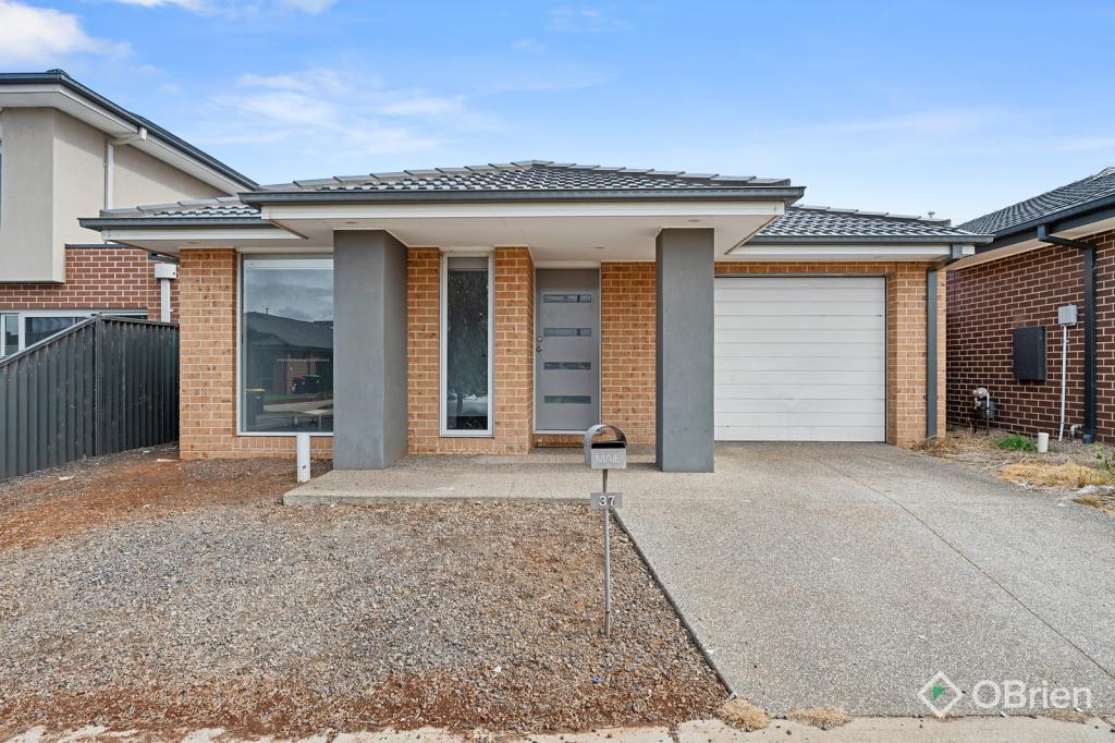 37 AMBERVUE DR, COBBLEBANK, VIC 3338