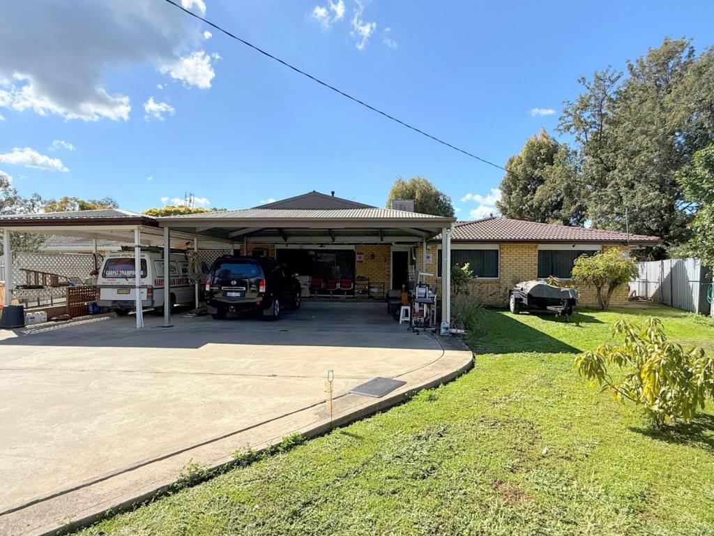 2 Warrina Cres, Moree, NSW 2400
