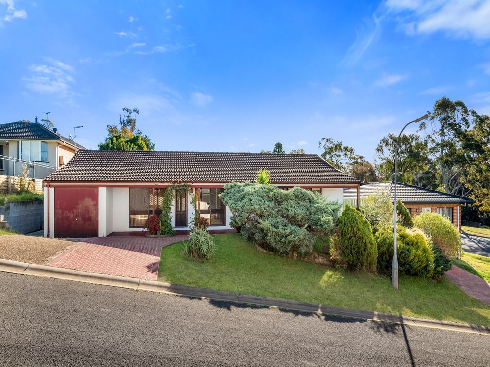 70 Cleopatra Dr, Rosemeadow, NSW 2560