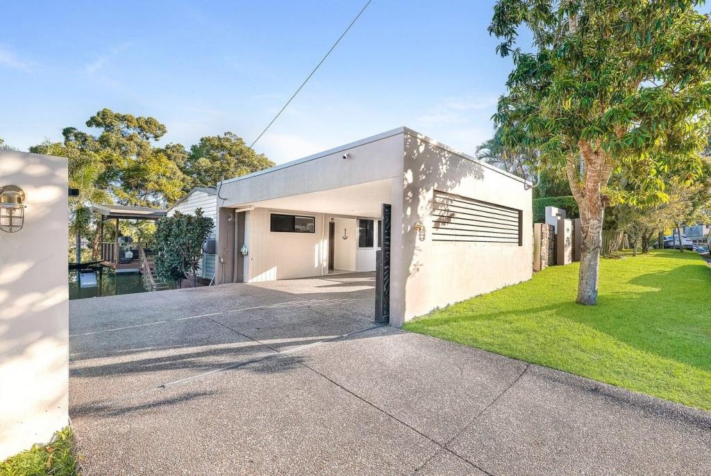34 Wistaria Ave, Southport, QLD 4215