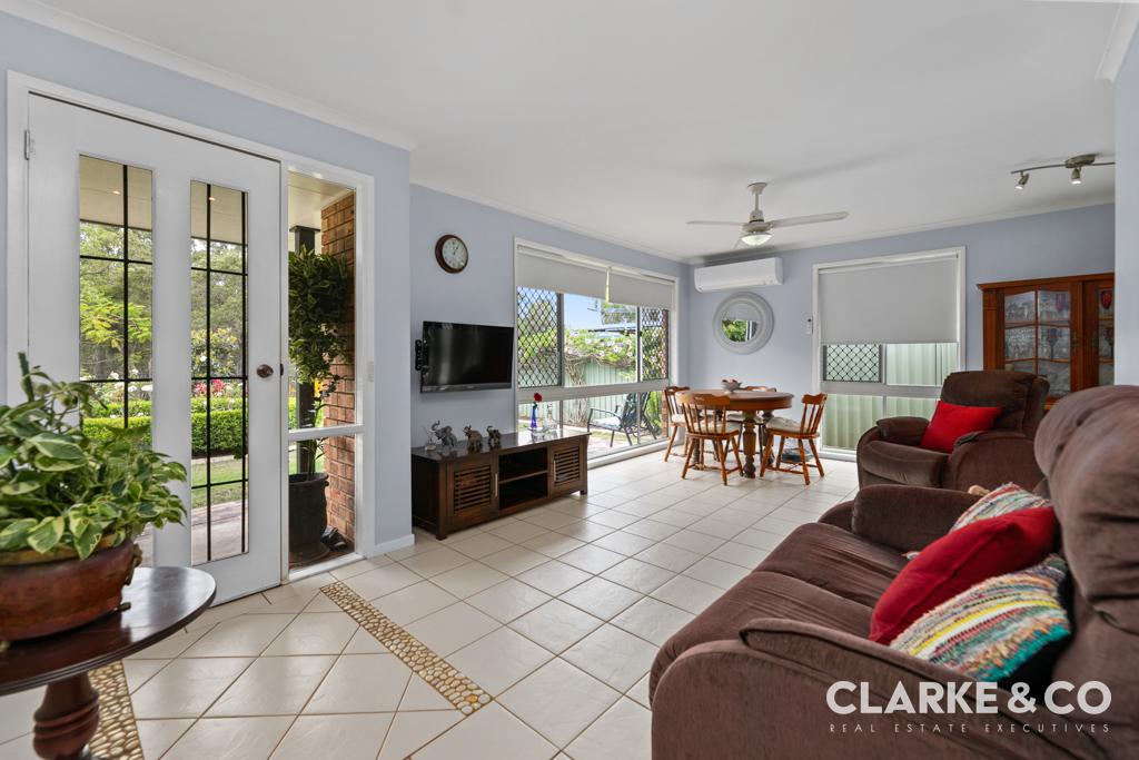 33 Railway Pde, Glass House Mountains, QLD 4518