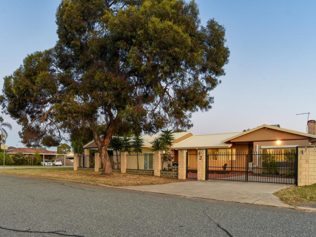 2 Earls Ct, Thornlie, WA 6108