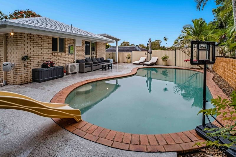 8 Yarraglen Pl, Parkwood, QLD 4214