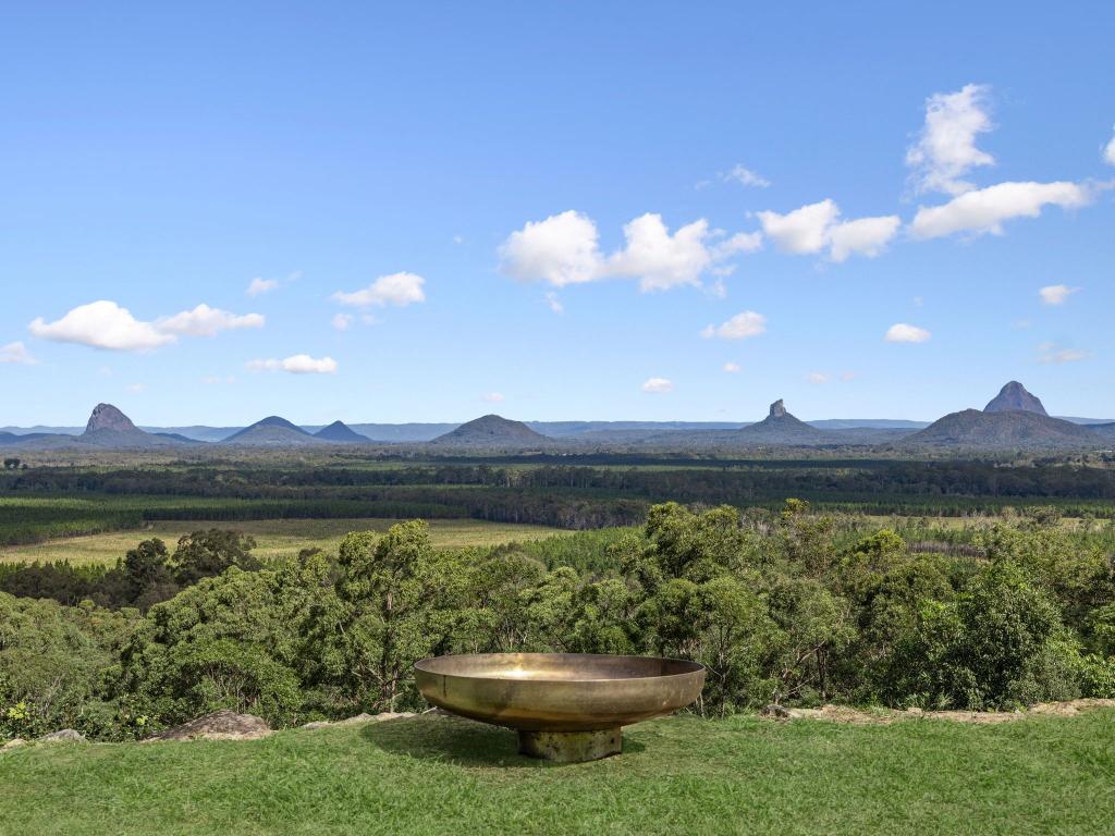 302 HAPGOOD RD, LANDSBOROUGH, QLD 4550