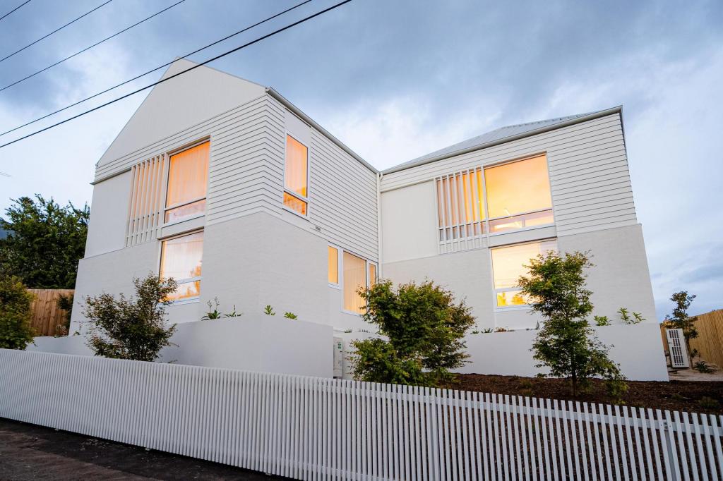 2/5 Alexander St, Sandy Bay, TAS 7005