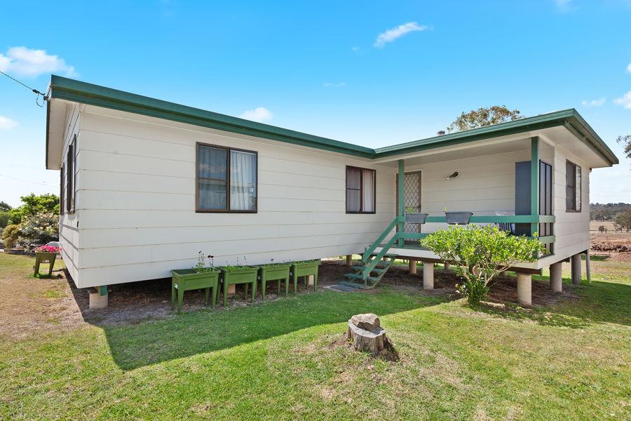 27 RAILWAY TCE, CROWS NEST, QLD 4355