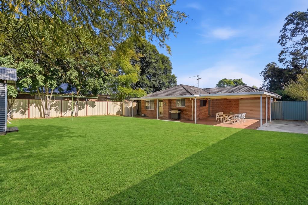 11 Stephenson Pl, Currans Hill, NSW 2567