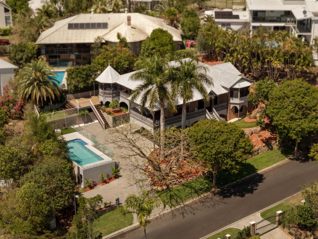 32 Tristania Dr, Bardon, QLD 4065