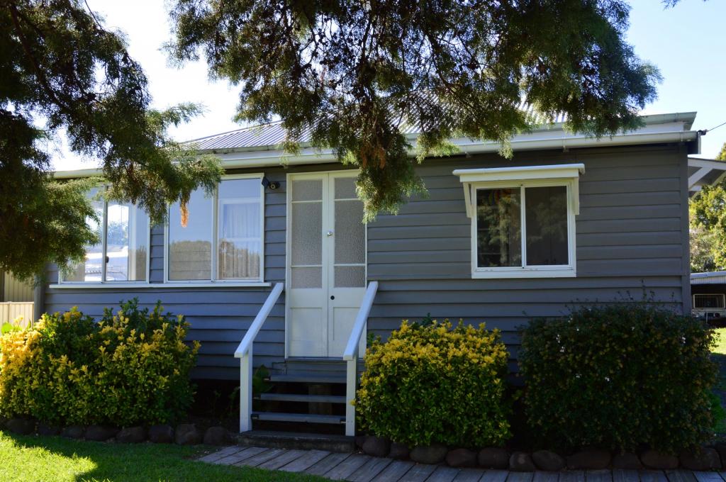 17 Herbert St, Allora, QLD 4362