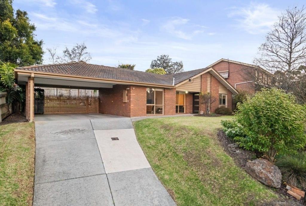 35 Crossman Dr, Croydon Hills, VIC 3136