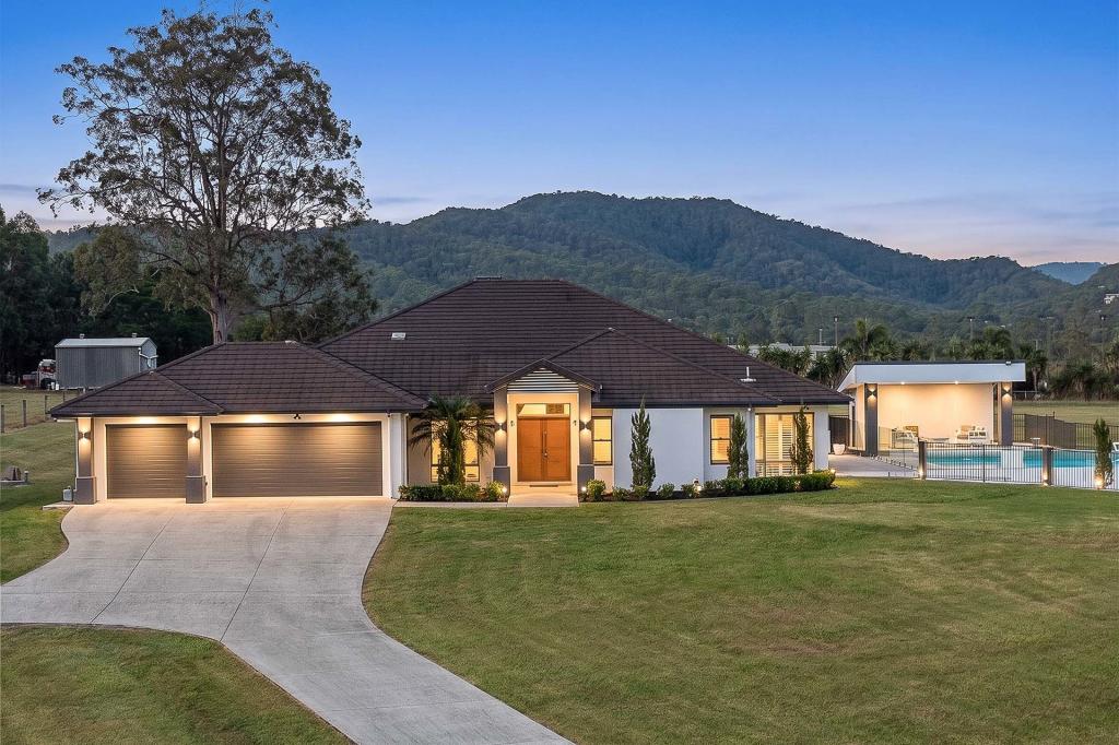 20 Sovereign Way, Samford Valley, QLD 4520