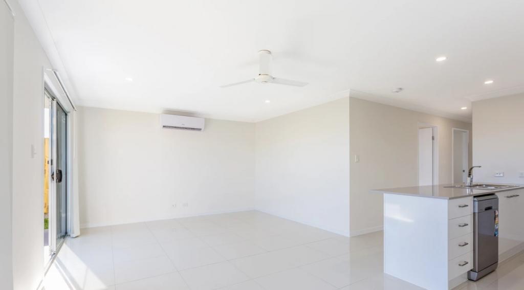 2/2 Howell Cres, Pimpama, QLD 4209