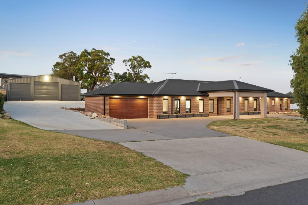 32 Shinners Cl, Bunyip, VIC 3815