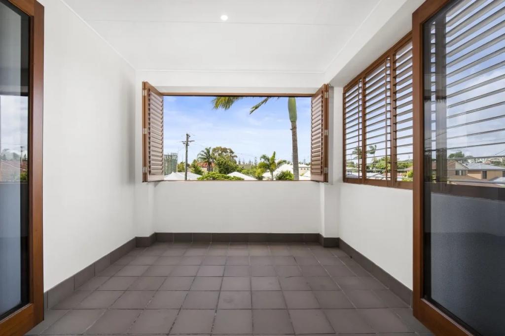 1/40 Chainey Ave, Miami, QLD 4220