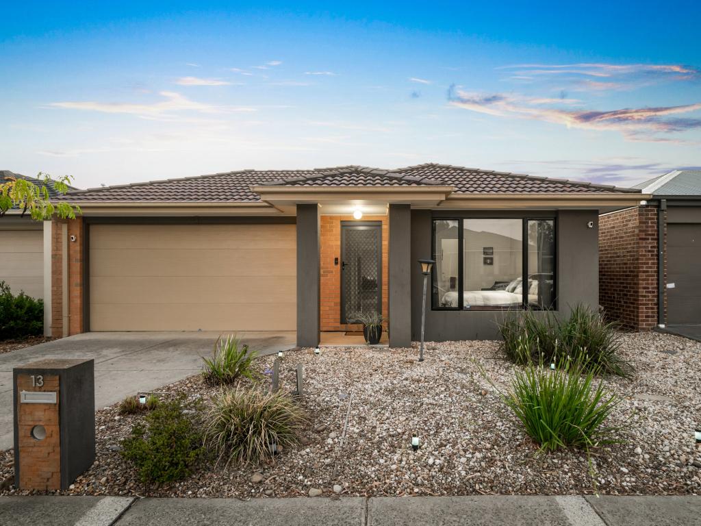 13 Hemingway Gr, Cranbourne West, VIC 3977