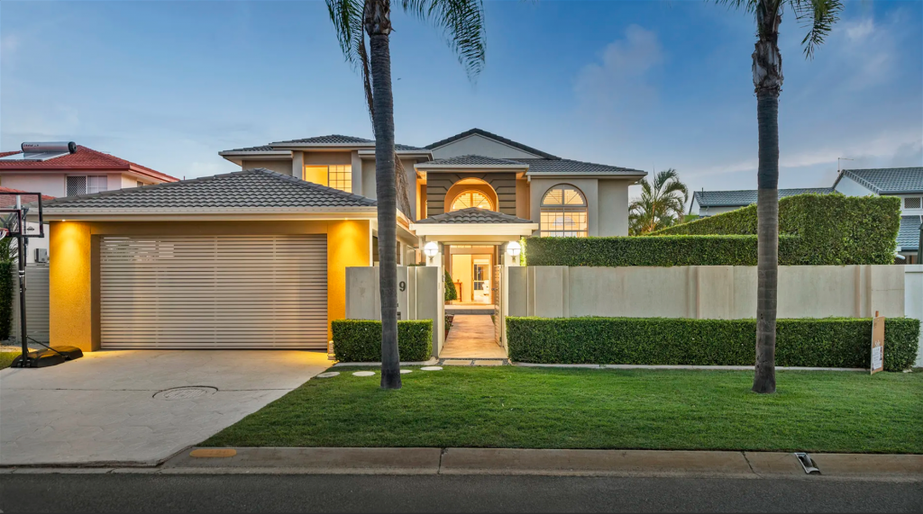 129 Pebble Beach Dr, Runaway Bay, QLD 4216