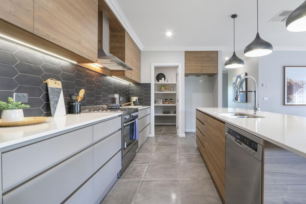 25 Newport Cres, Thurgoona, NSW 2640