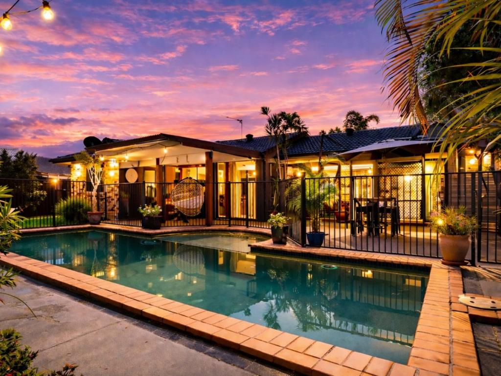 18 Colonsay Cres, Merrimac, QLD 4226