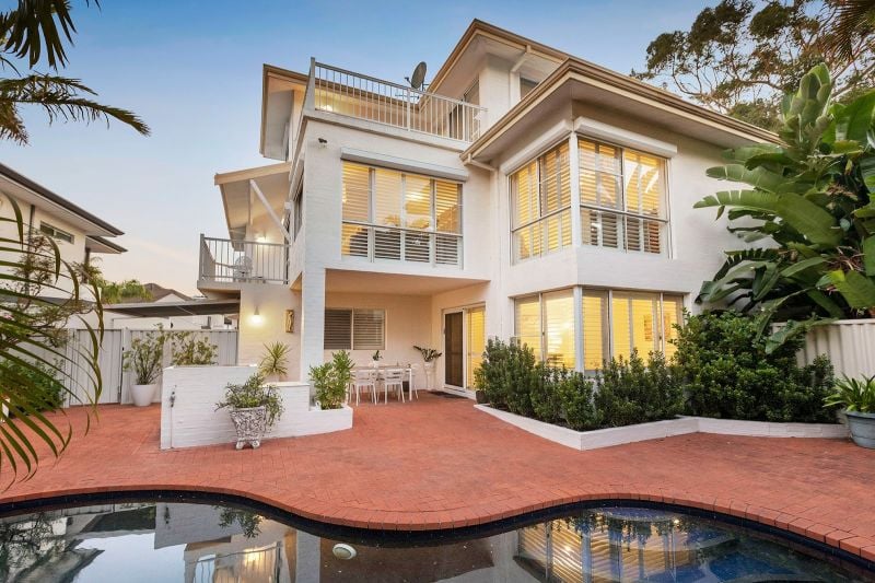 12 Dunvegan Rd, Applecross, WA 6153