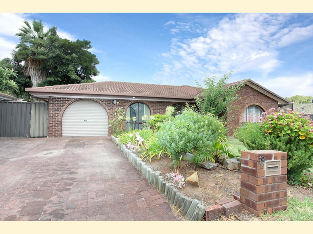 19 Moore Cres, St Agnes, SA 5097