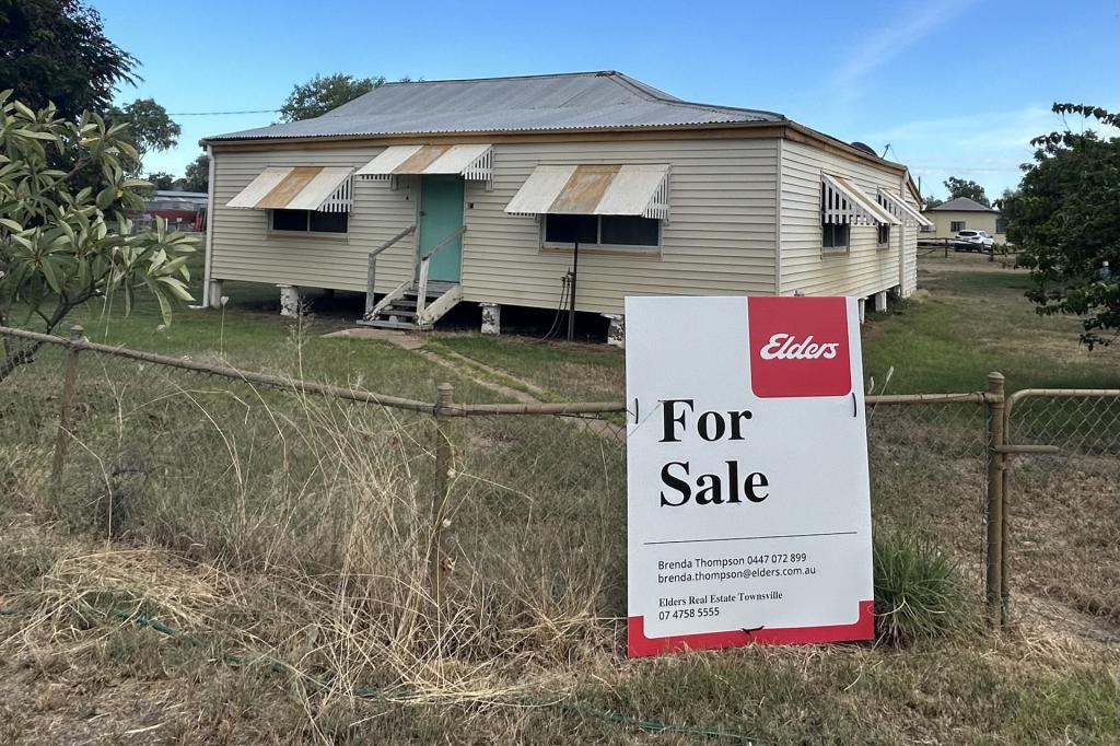 37 Coyne St, Julia Creek, QLD 4823