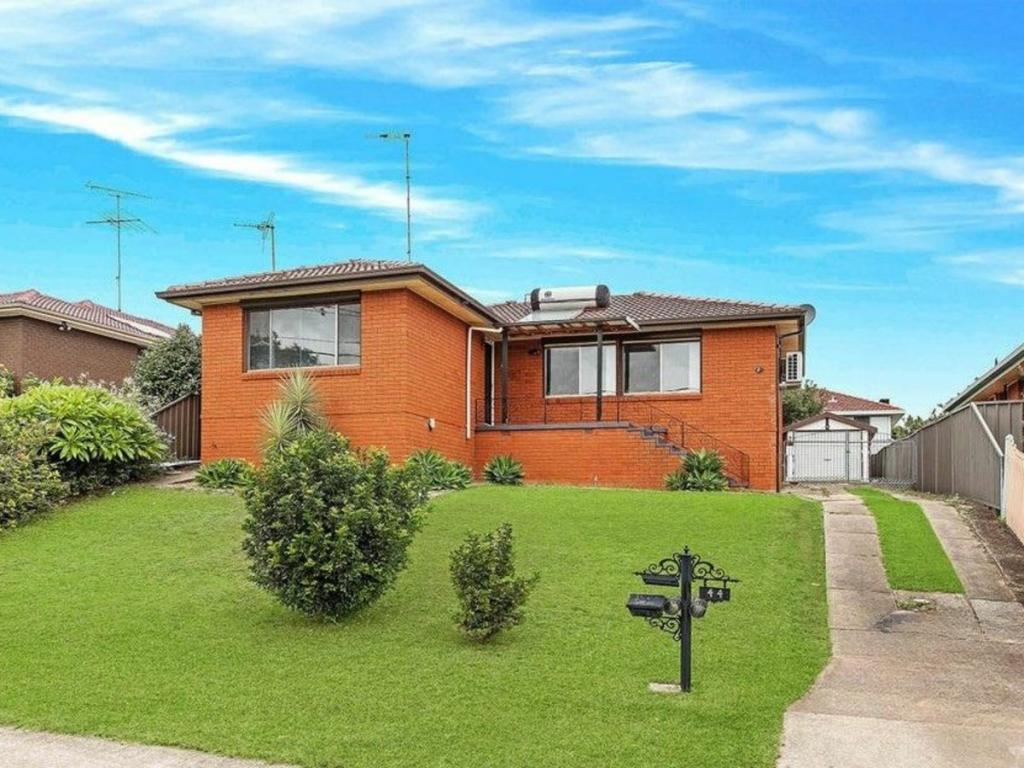 44 Marden St, Georges Hall, NSW 2198