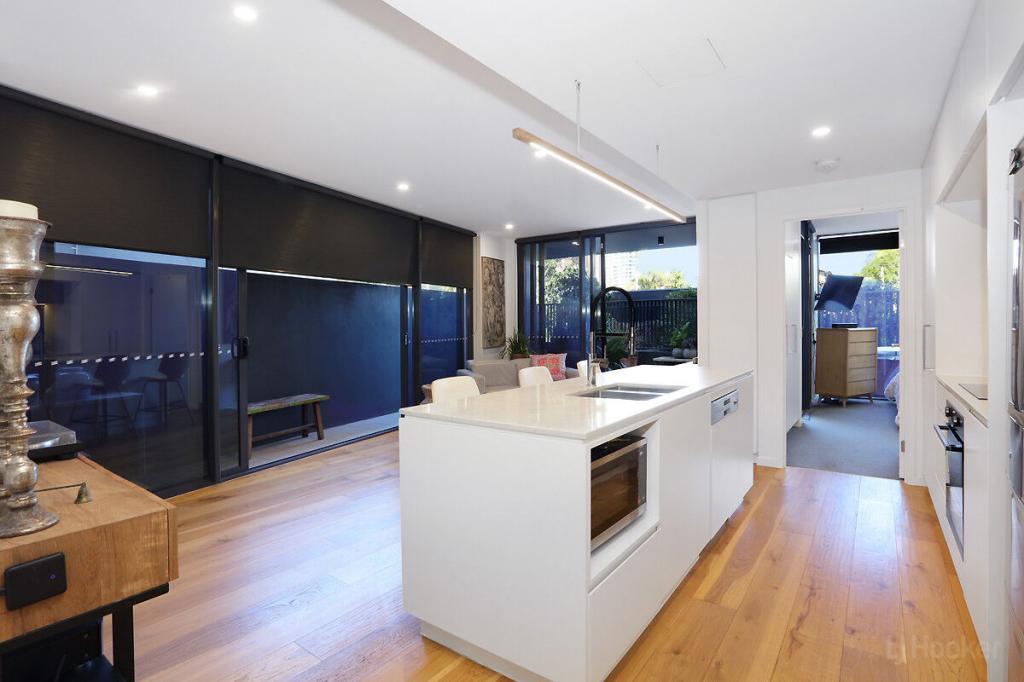 103/110-112 Frank St, Labrador, QLD 4215