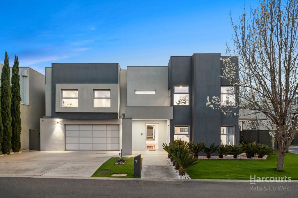 7 Waterview Walk, Caroline Springs, VIC 3023