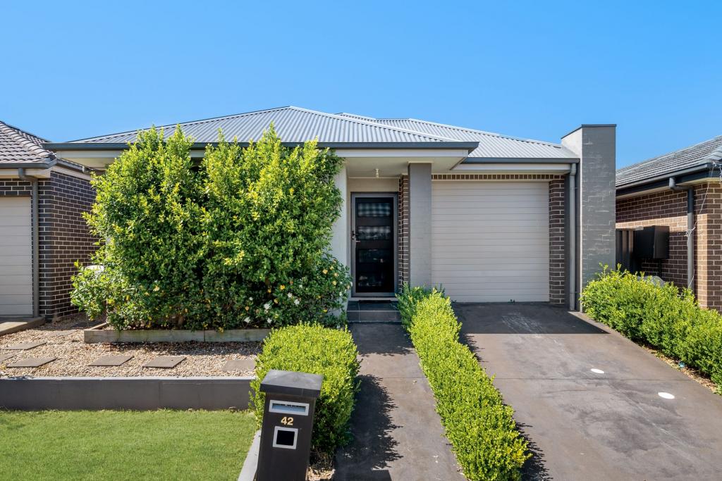 42 Montague Dr, Jordan Springs, NSW 2747