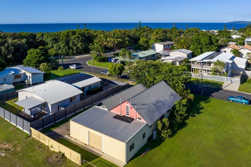 6 Ilmenite Ave, Rainbow Beach, QLD 4581