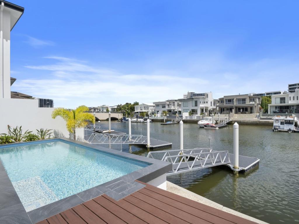 2/8 Middle Quay Dr, Biggera Waters, QLD 4216