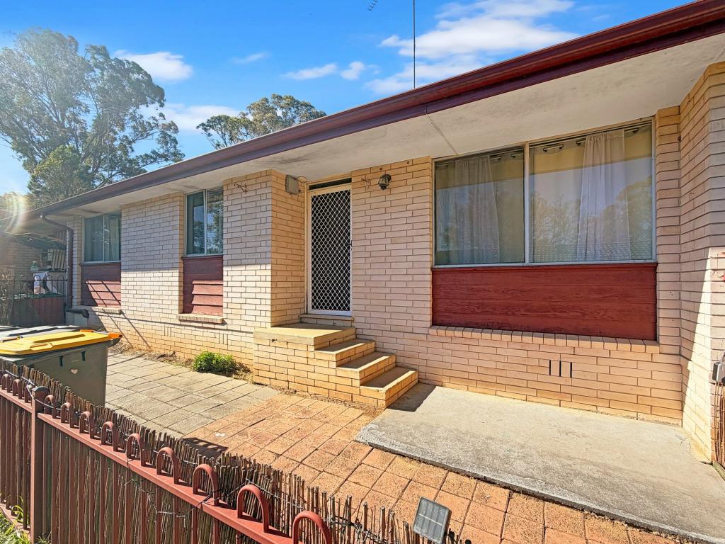 2/20 Stewart St, Campbelltown, NSW 2560
