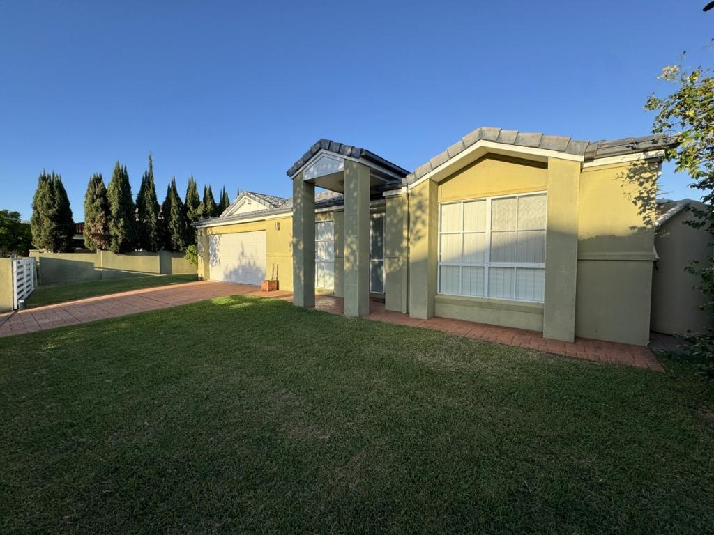 51 Edinburgh Rd, Benowa, QLD 4217