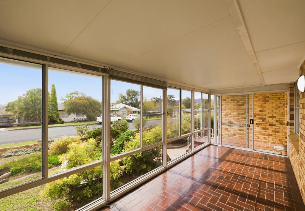 2 Oak St, South Tamworth, NSW 2340