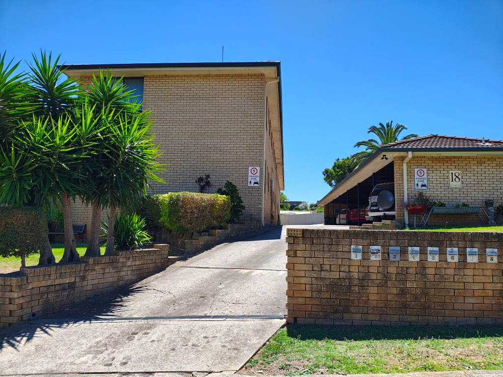4/18 Sturt St, Campbelltown, NSW 2560