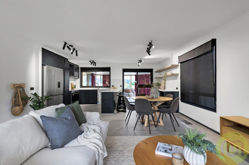 8 COGLIN PL, KAMBAH, ACT 2902
