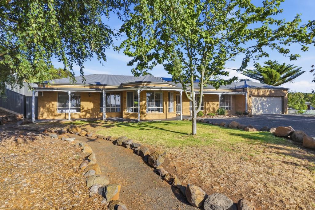 1 Larissa Cl, Romsey, VIC 3434