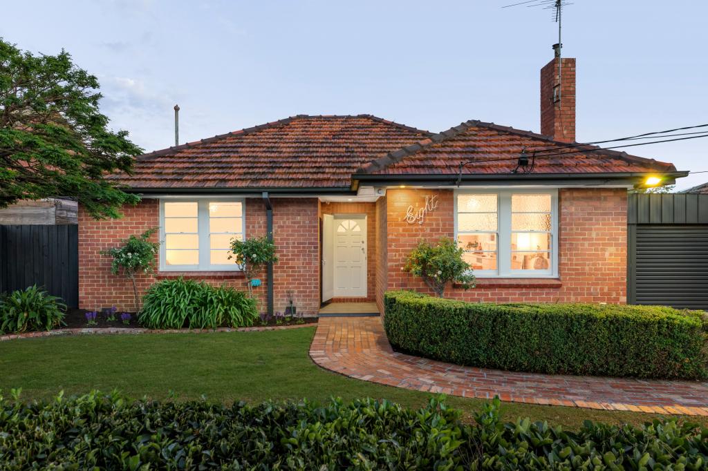 8 Taylor Ave, Reservoir, VIC 3073