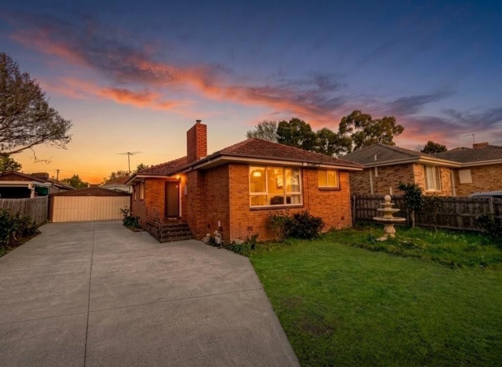30 HUSBAND RD, FOREST HILL, VIC 3131