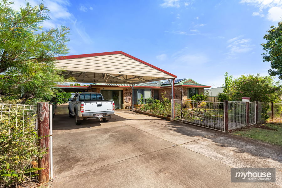 12 Gainsborough Dr, Glenvale, QLD 4350