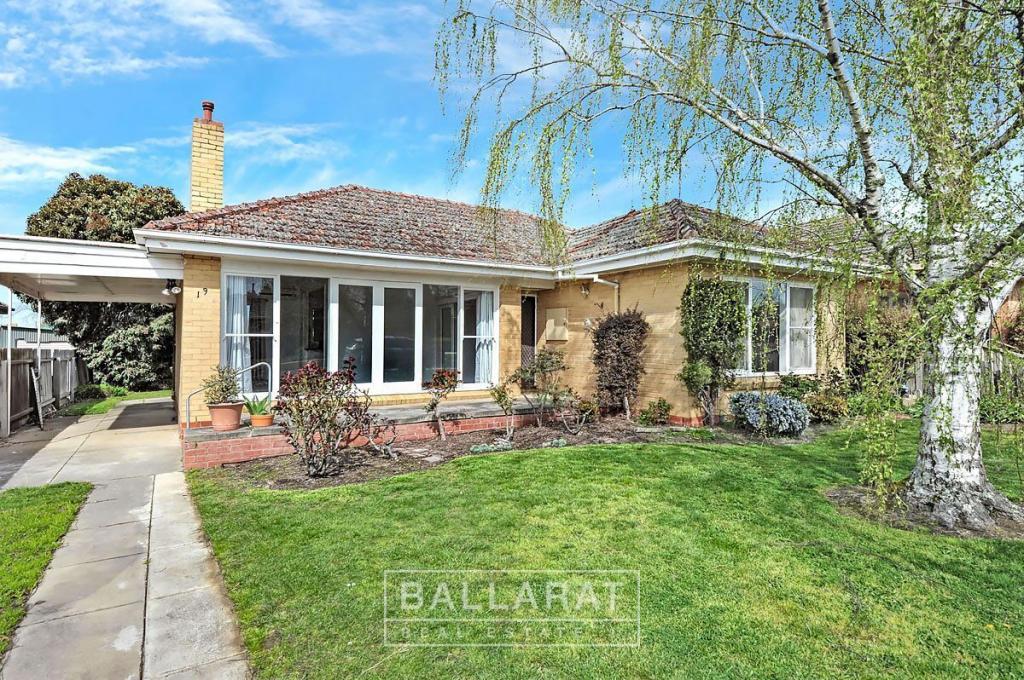 19 Alexander Ave, Wendouree, VIC 3355